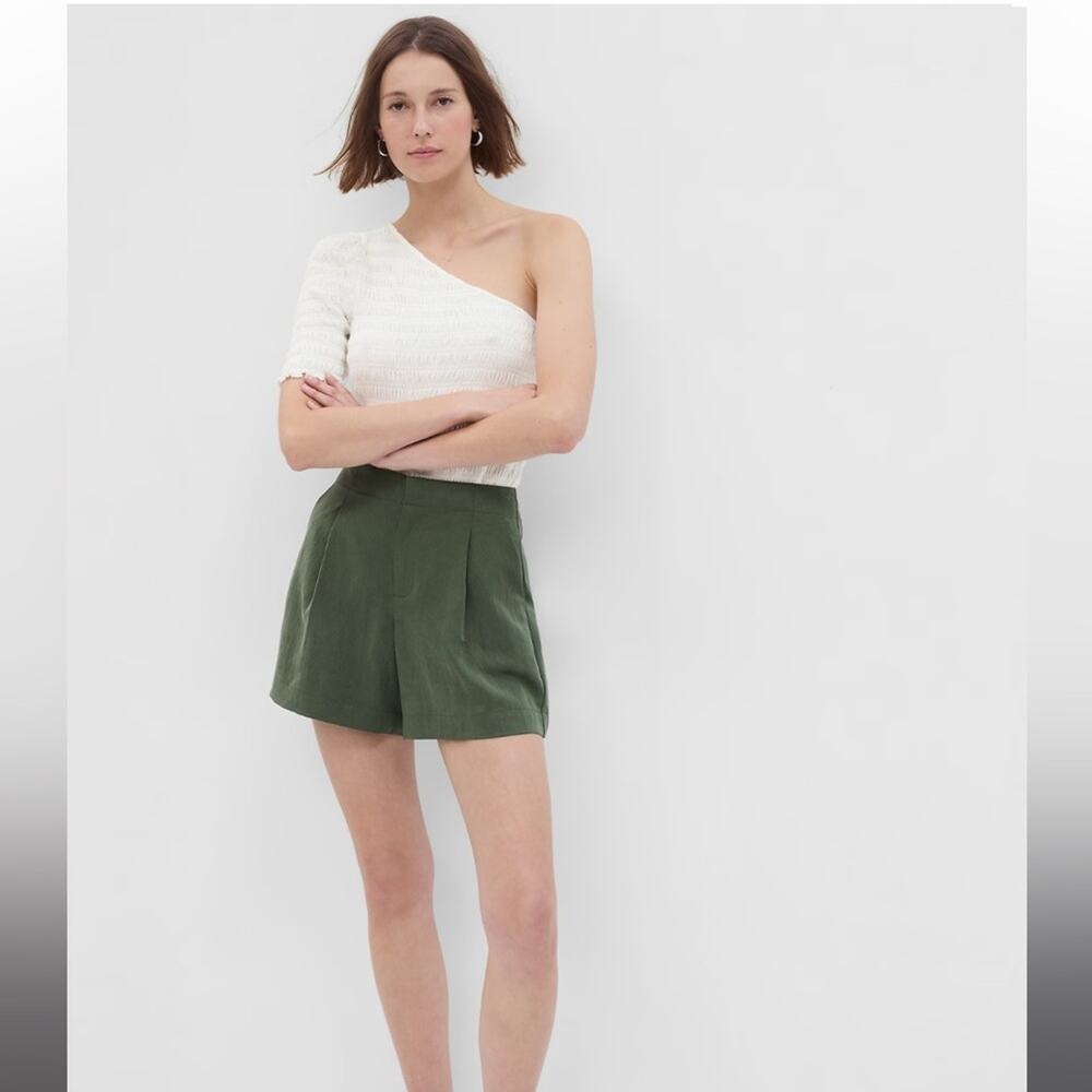 Gap shorts soft suit in tencel size 10